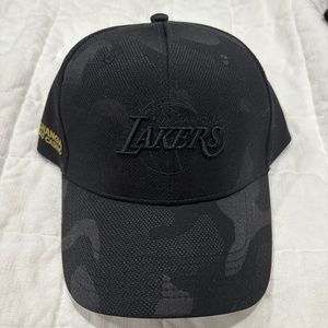 Lakers snap back hat